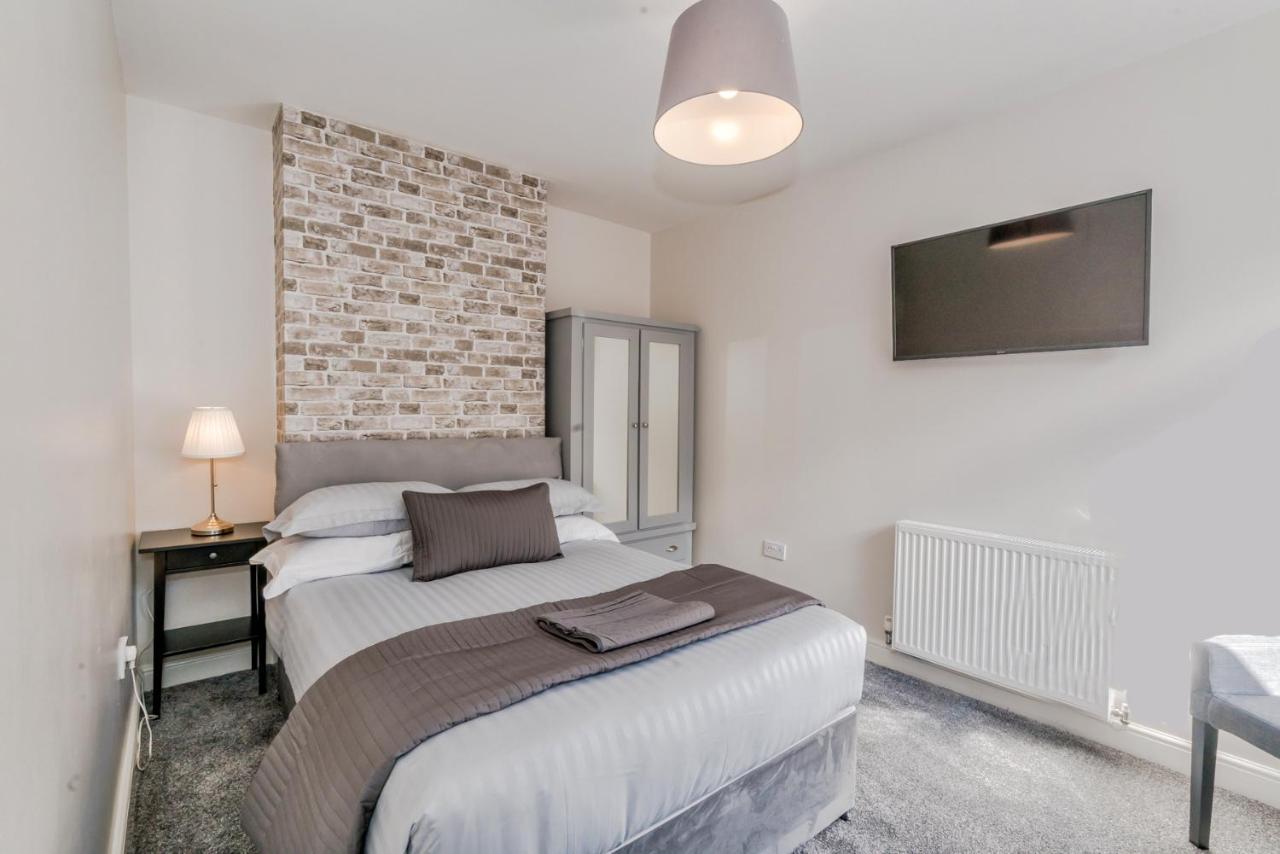 Cannock Hotel Apartments Bagian luar foto