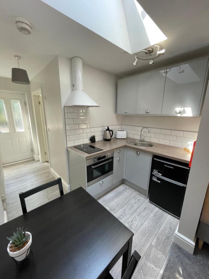 Cannock Hotel Apartments Bagian luar foto