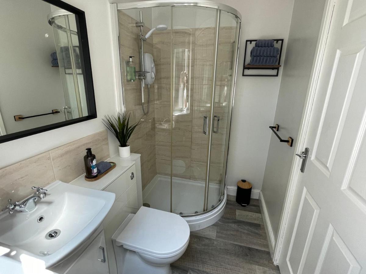 Cannock Hotel Apartments Bagian luar foto