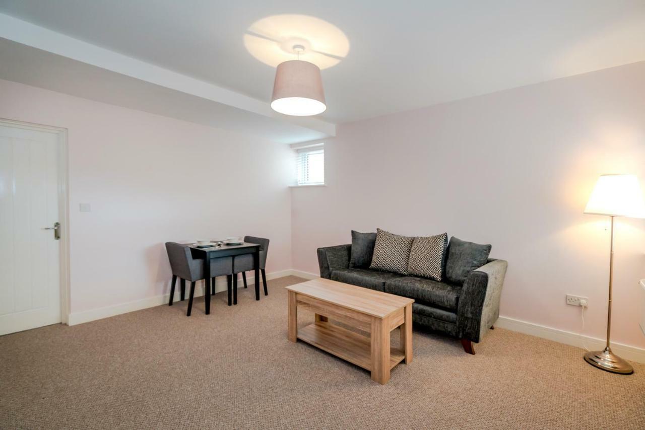 Cannock Hotel Apartments Bagian luar foto