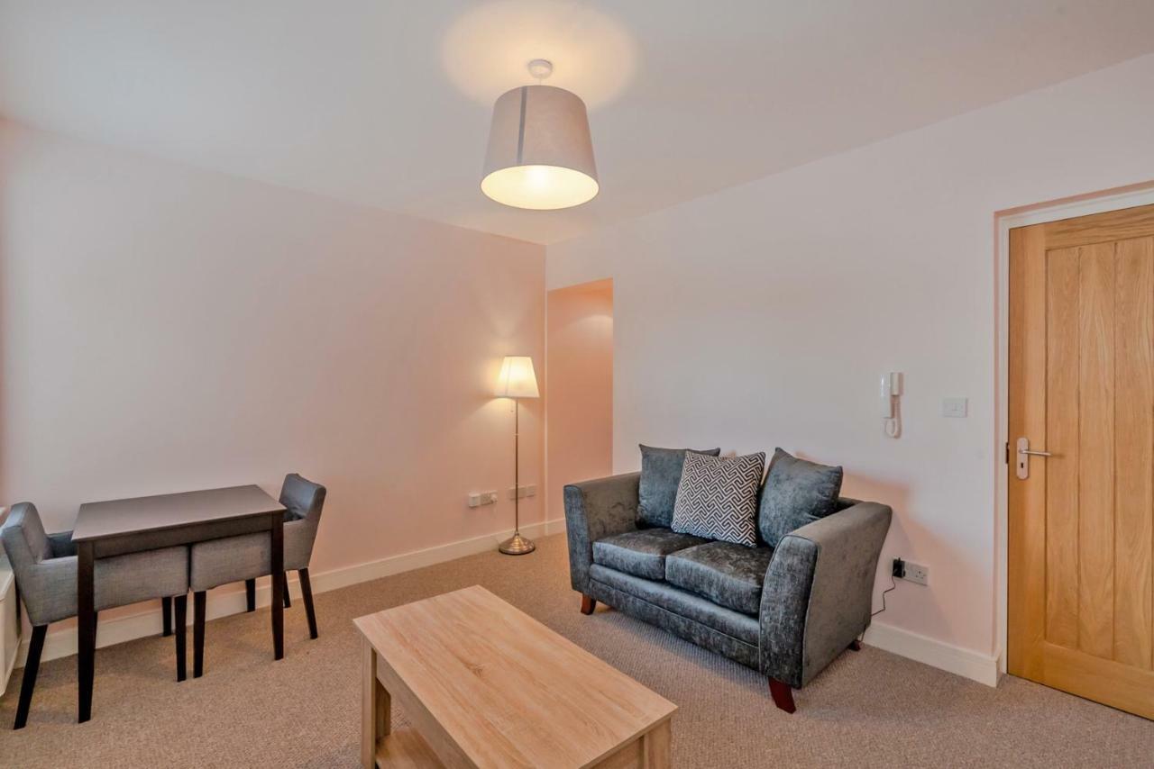 Cannock Hotel Apartments Bagian luar foto