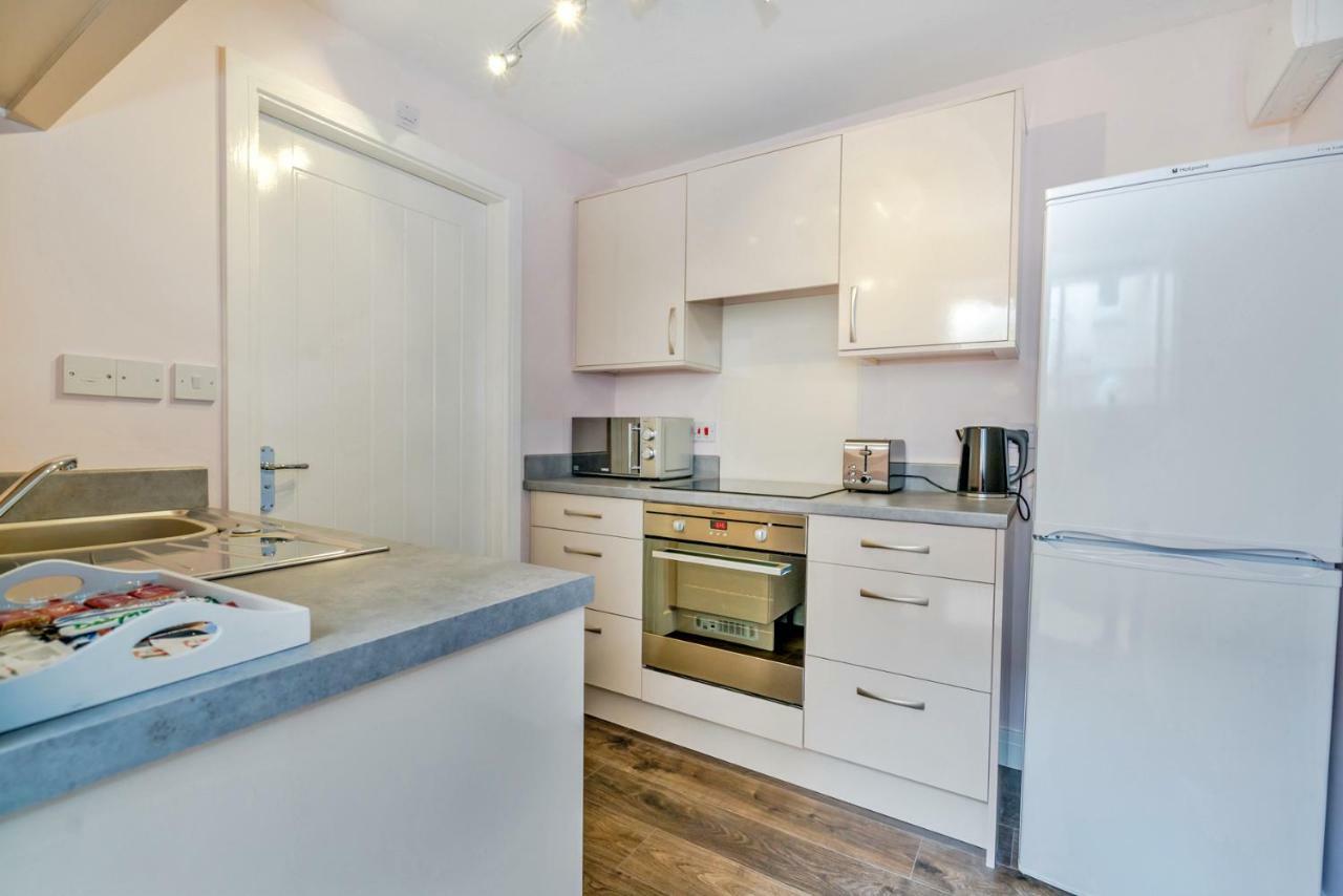 Cannock Hotel Apartments Bagian luar foto