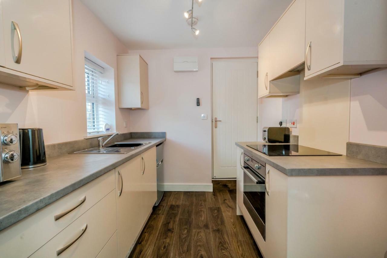 Cannock Hotel Apartments Bagian luar foto