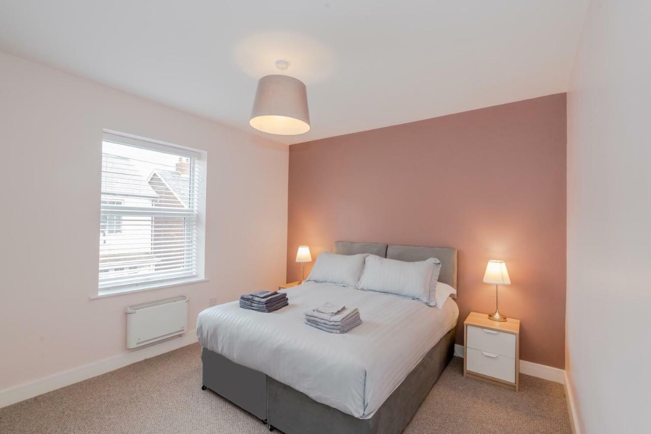 Cannock Hotel Apartments Bagian luar foto