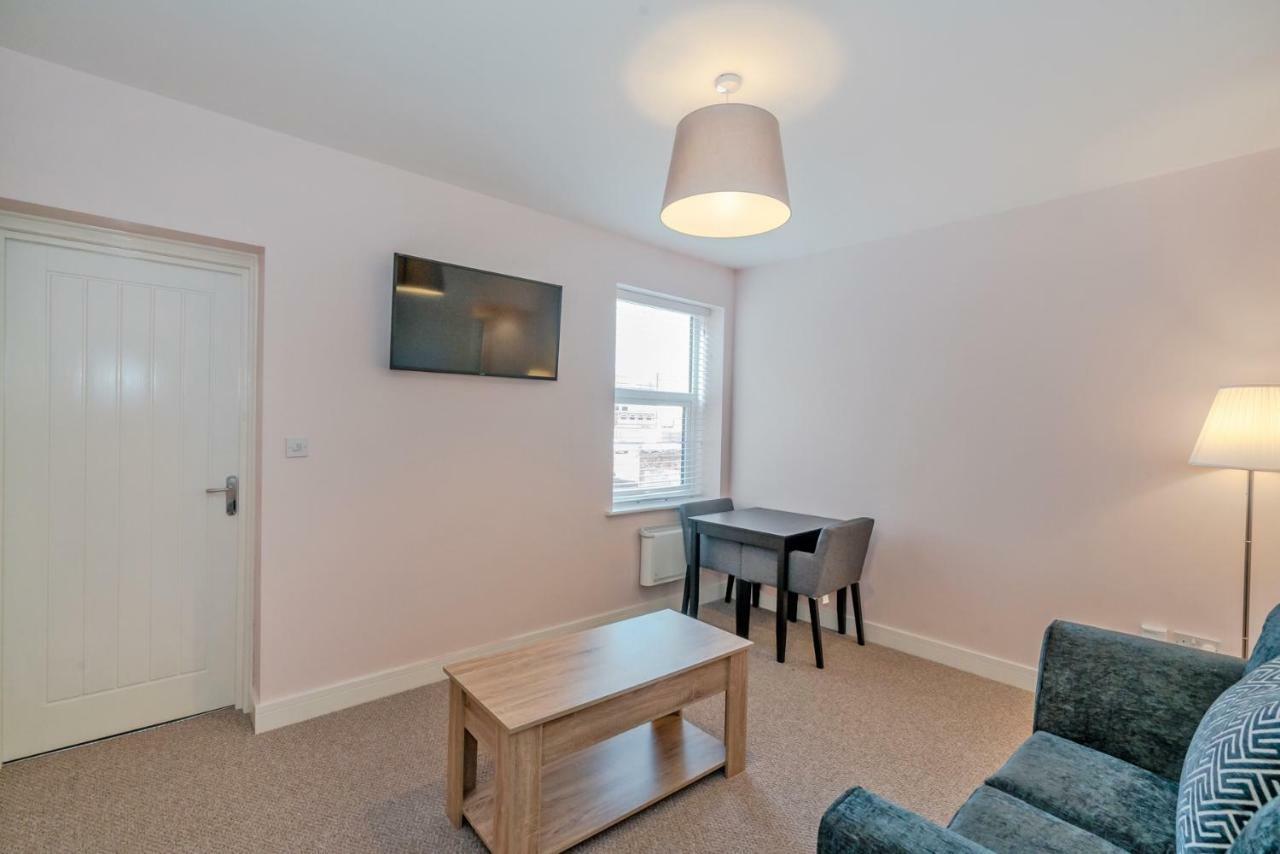 Cannock Hotel Apartments Bagian luar foto