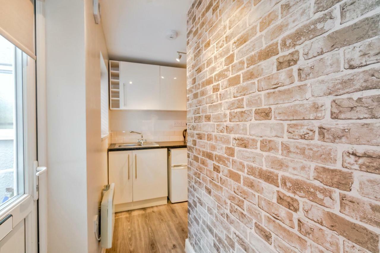 Cannock Hotel Apartments Bagian luar foto