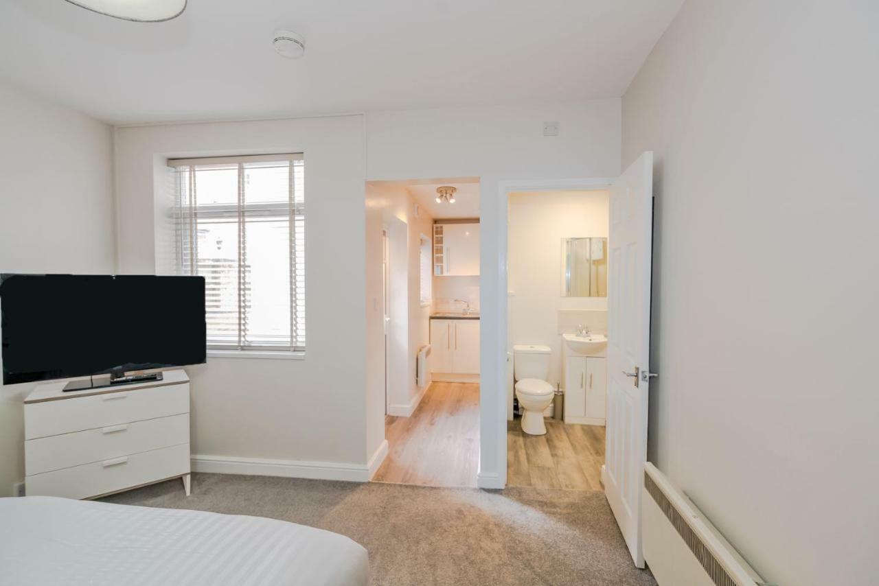 Cannock Hotel Apartments Bagian luar foto