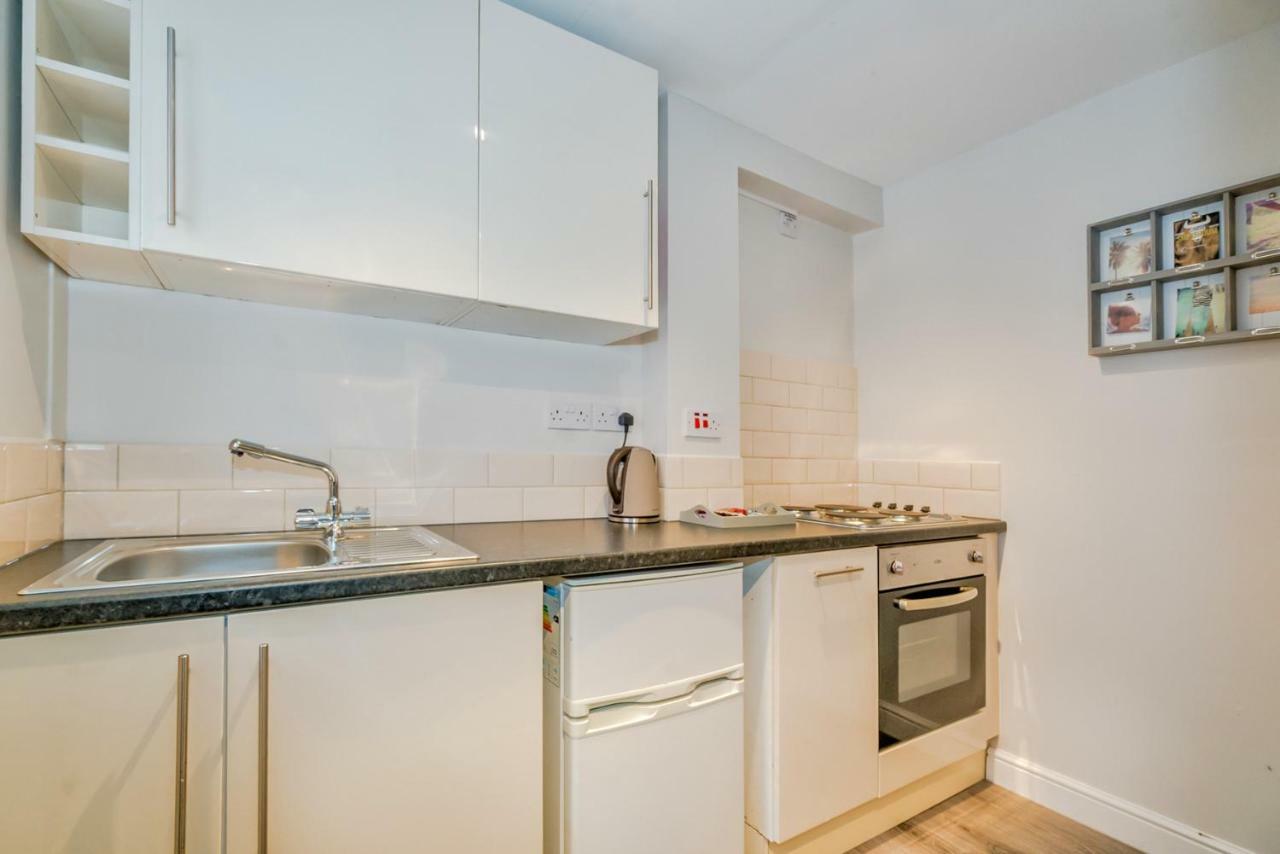 Cannock Hotel Apartments Bagian luar foto