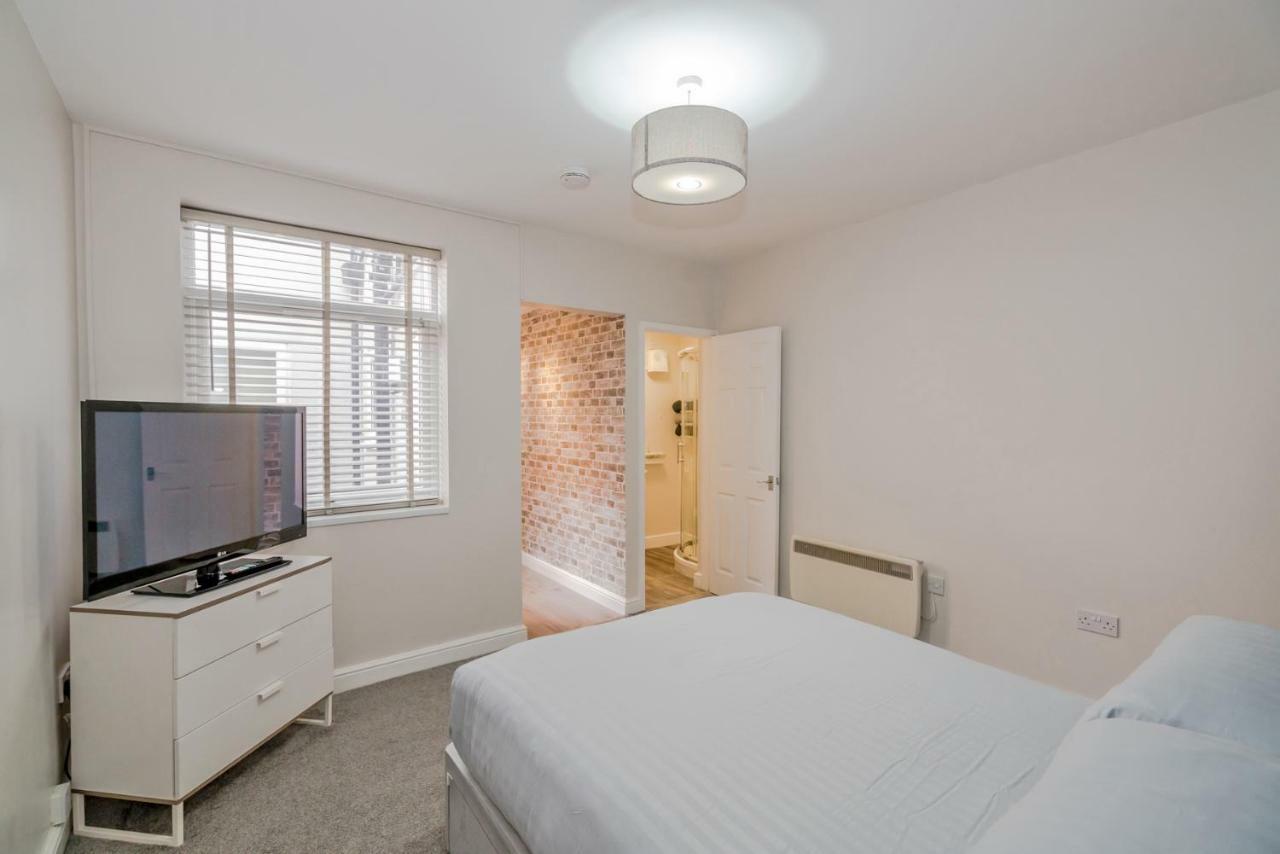 Cannock Hotel Apartments Bagian luar foto